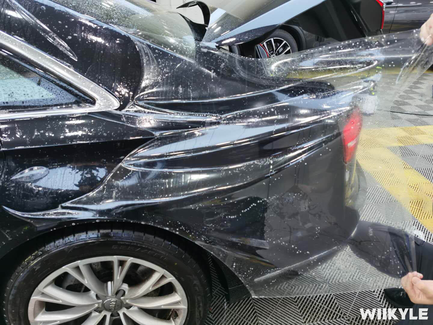 奥迪 A8装贴WIIKYLE玻璃膜，施工流程展示（9）