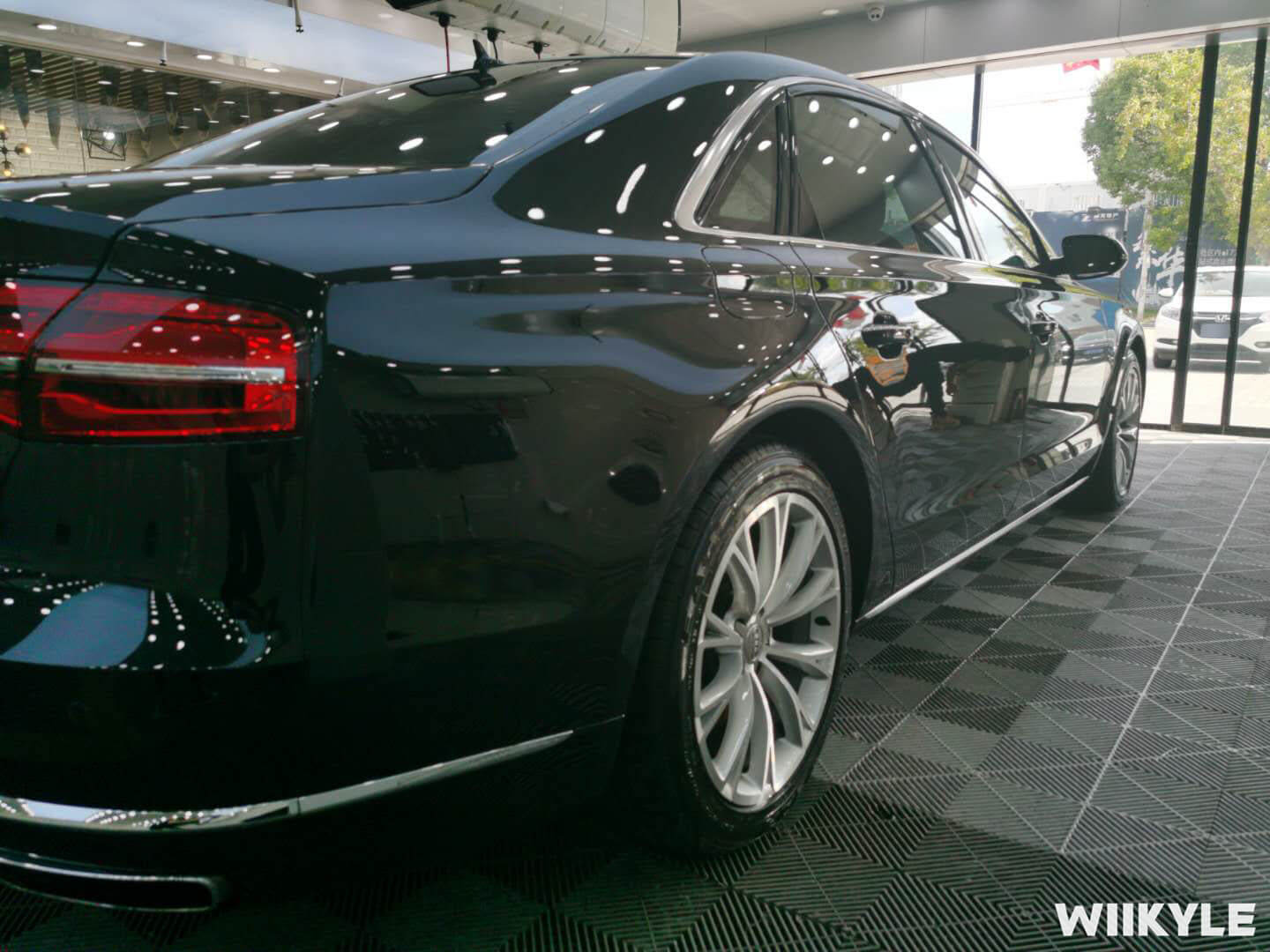 奥迪 A8装贴WIIKYLE玻璃膜，施工流程展示（13）