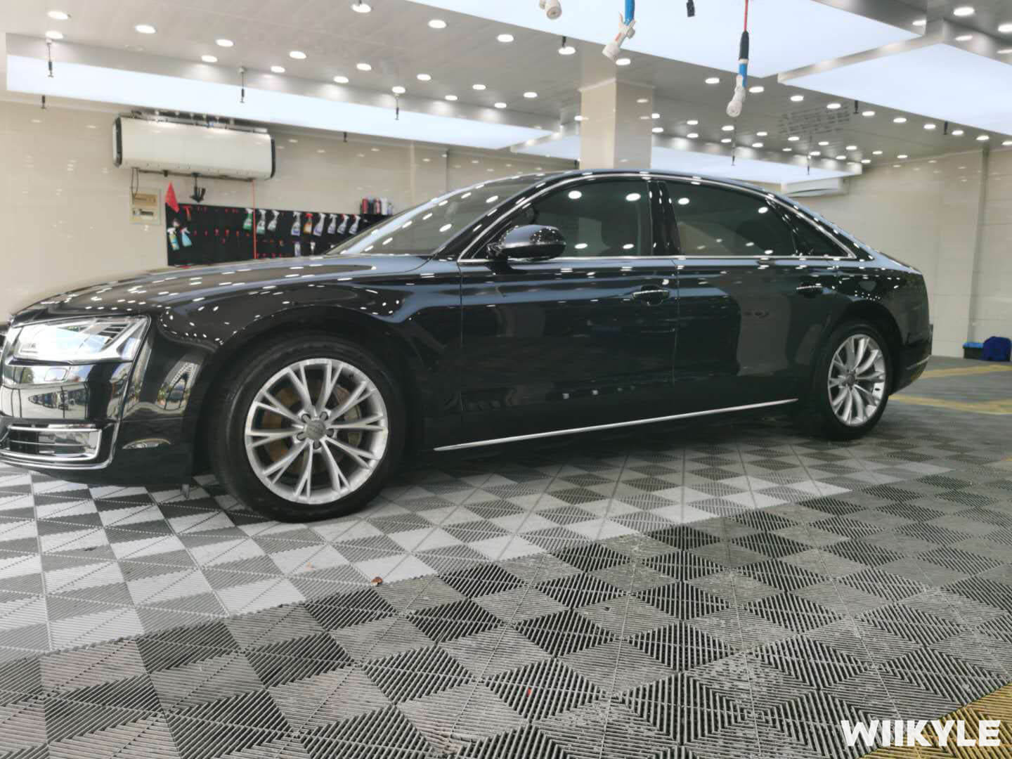 奥迪 A8装贴WIIKYLE玻璃膜，施工流程展示（14）