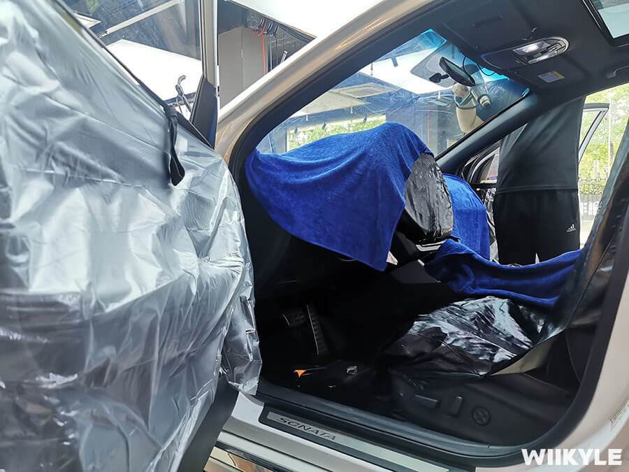 现代索纳塔除膜，装贴WIIKYLE玻璃膜（4）