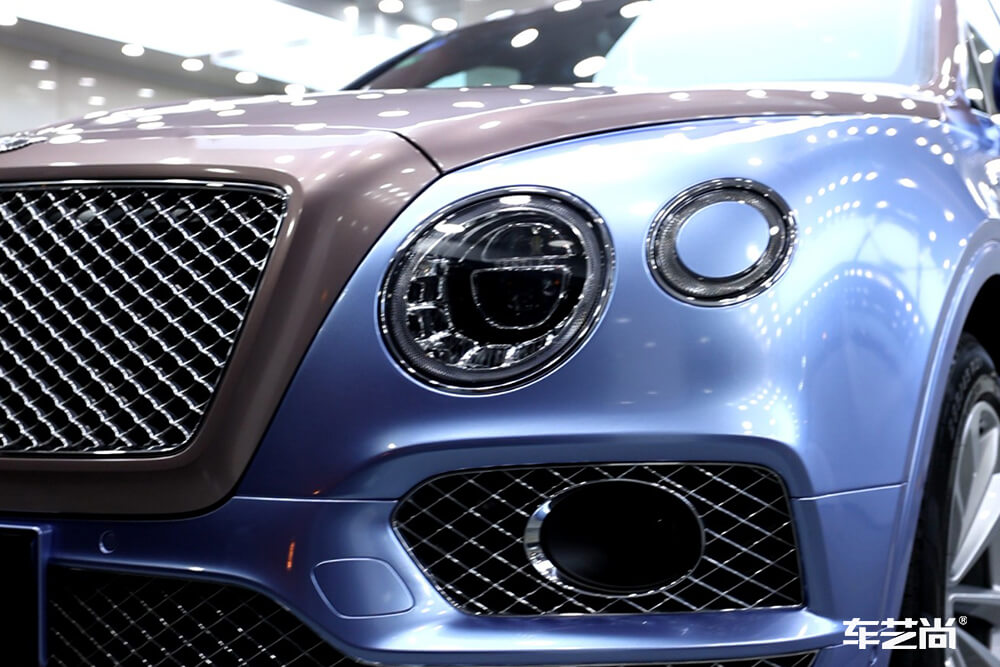 宾利添越车身改色青雾蓝