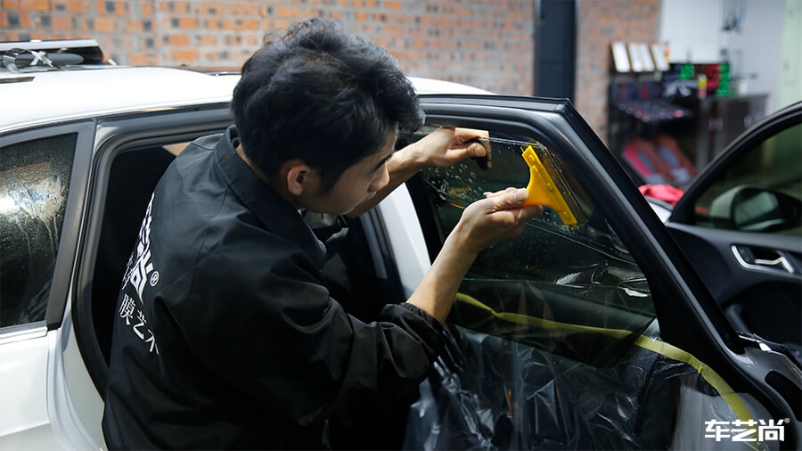 奥迪 A3装贴威固隔热膜，施工流程展示（3）