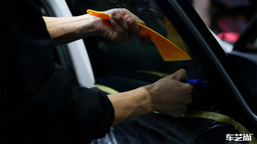 奥迪 A3装贴威固隔热膜，施工流程展示（9）