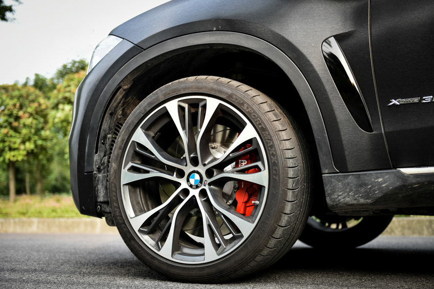 宝马X6 AP卡钳升级