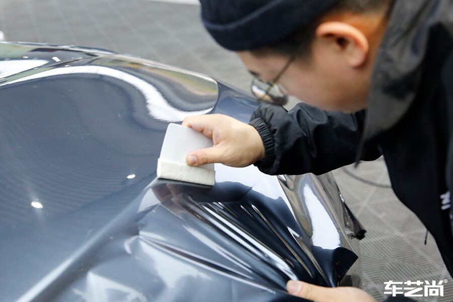 车身改色贴膜怎么样？施工流程展示（4）