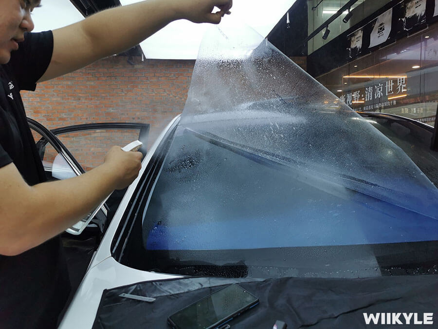 现代索纳塔除膜，装贴WIIKYLE玻璃膜（9）