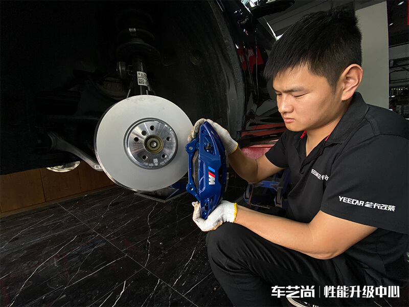 宝马X3原厂刹车卡钳升级