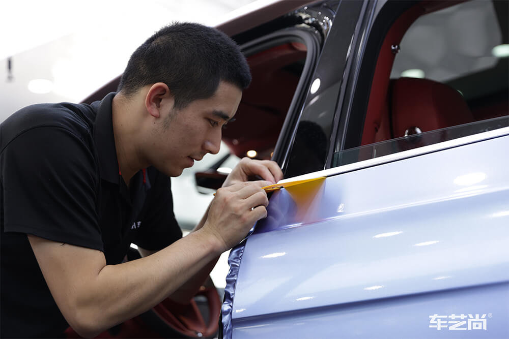 宾利添越车身改色1