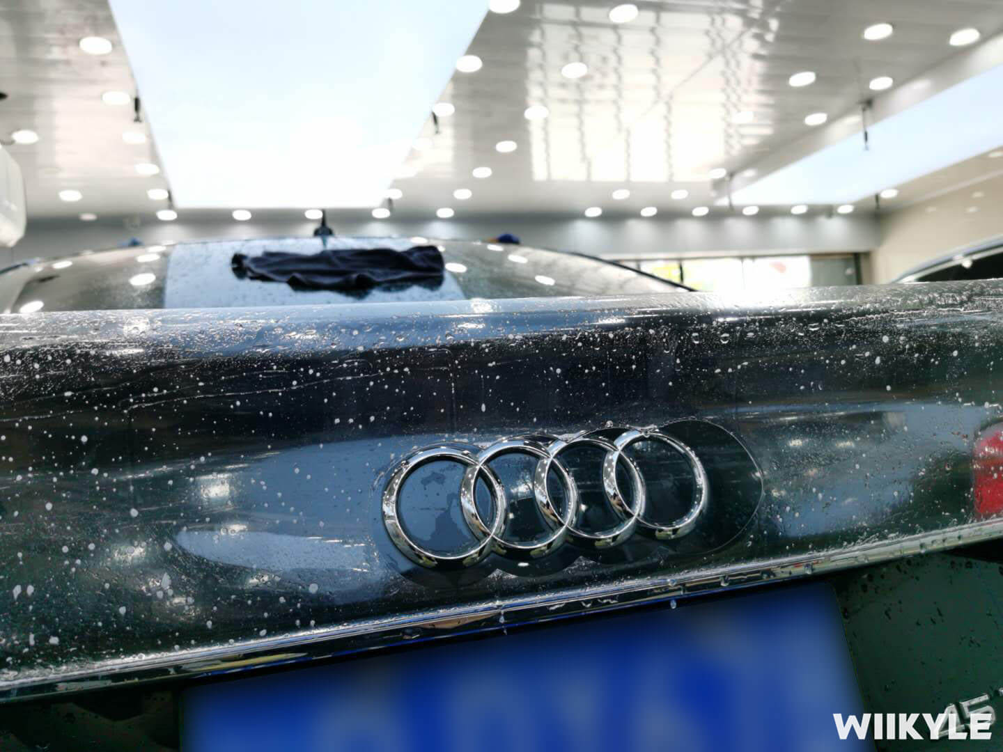 奥迪 A8装贴WIIKYLE玻璃膜，施工流程展示（4）