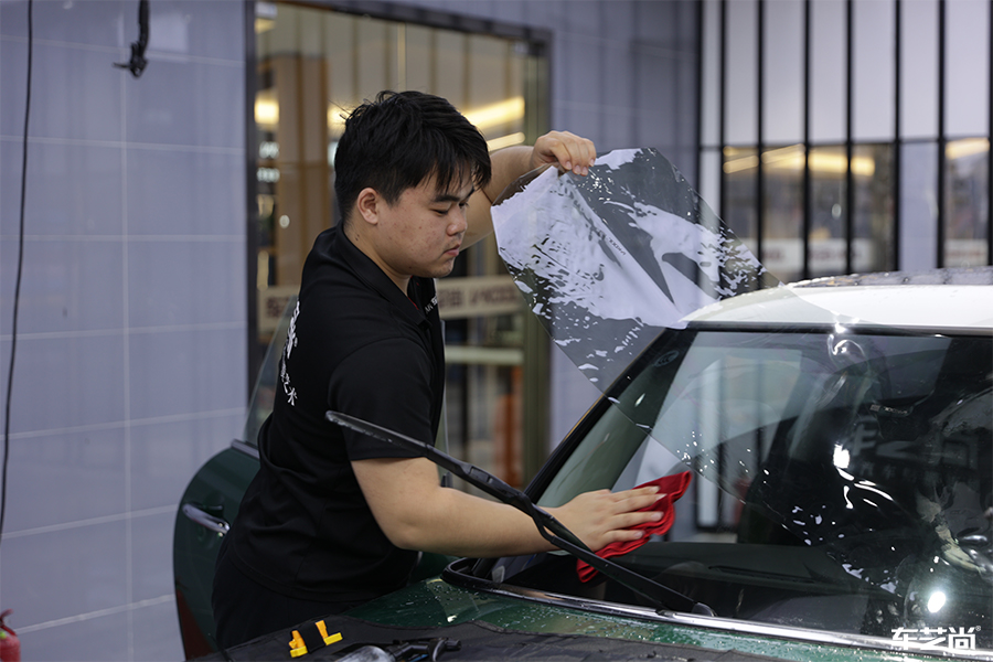 宝马mini施工隔热膜，体验“非一般”的保护（6）