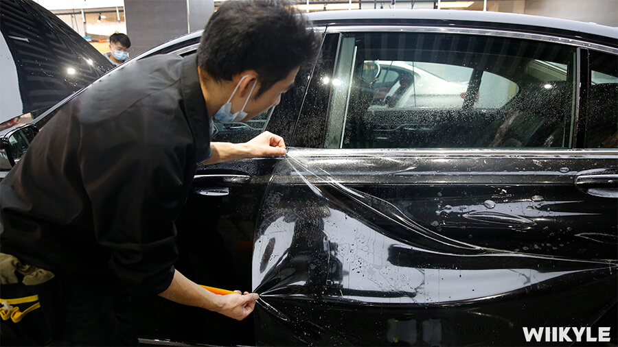 宝马7系装贴WIIKYLE玻璃膜，施工流程展示（9）