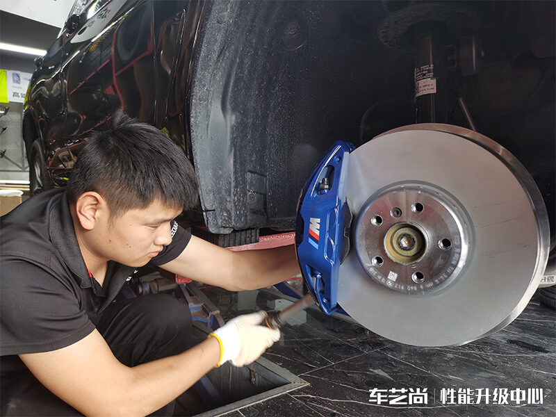 宝马X3刹车卡钳