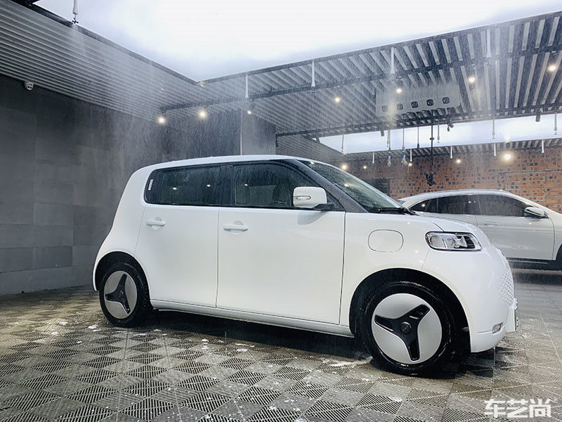 欧拉施工威固V-KOOL隔热膜过程展示（图一 无尘喷淋）