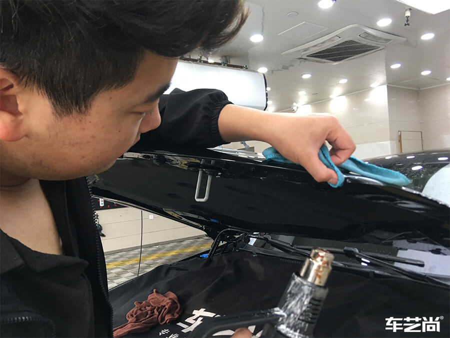 宝马5系装贴威固隐形车衣，施工流程展示（8）