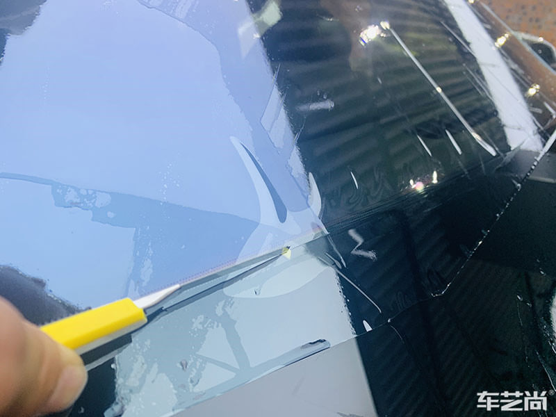 蔚来ES8施工威固隔热膜施工过程展示（图八 垫片裁膜）