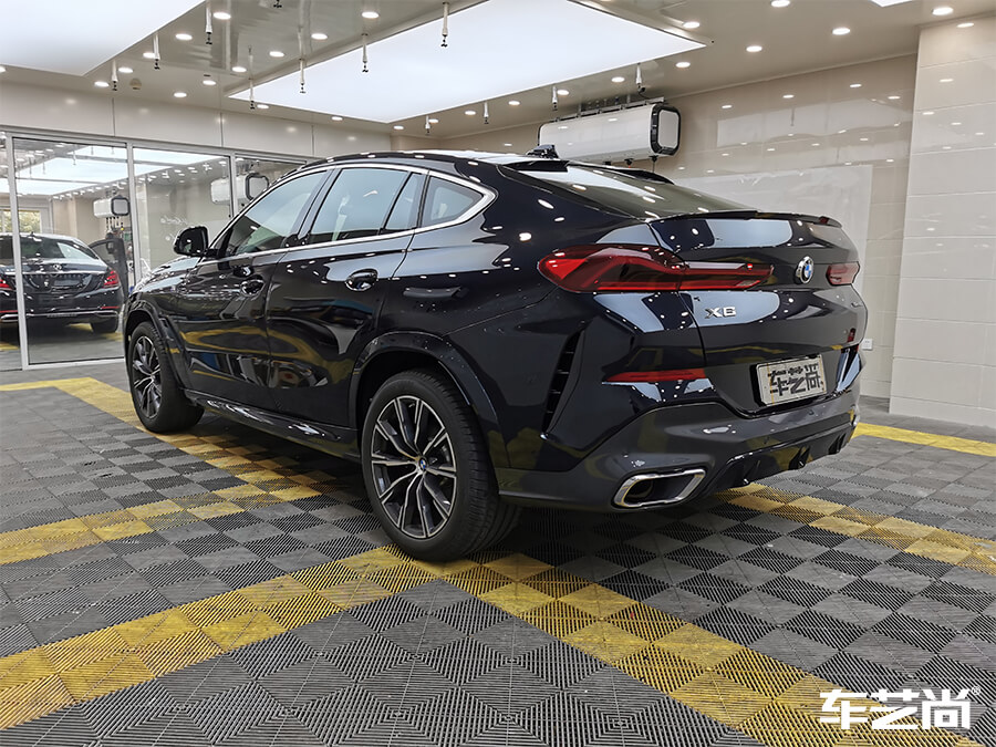 宝马X6装贴威固隐形车衣施工流程展示（13）