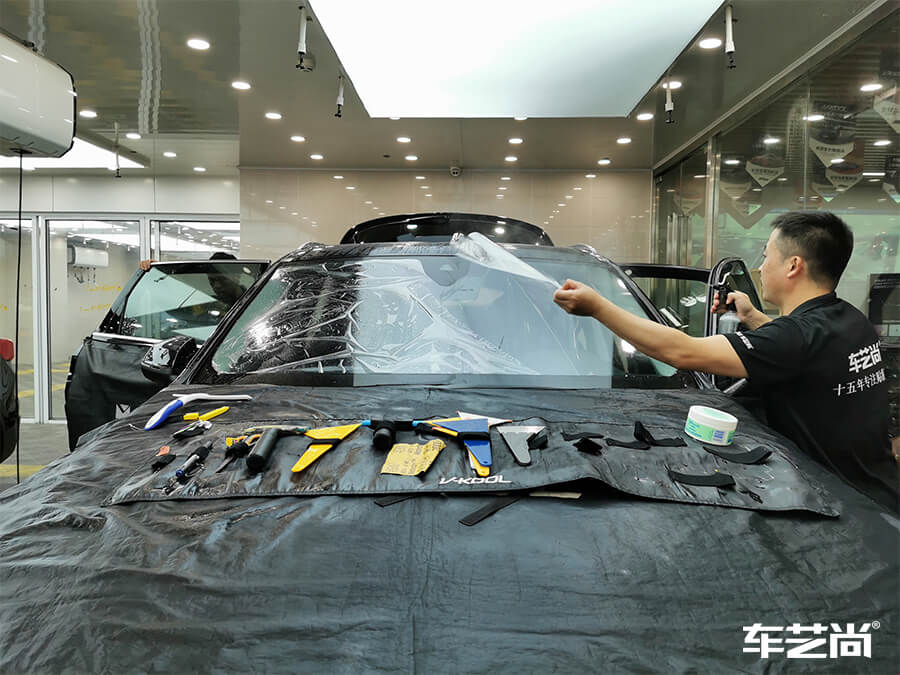 奥迪Q7装贴威固隔热膜，施工流程展示（4）