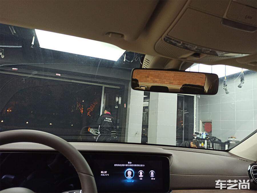 车艺尚施工精准覆膜，预留无痕包边处理（14）