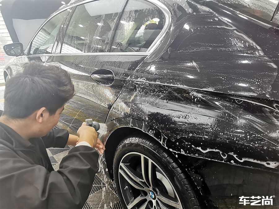 宝马5系装贴威固隐形车衣，施工流程展示（6）