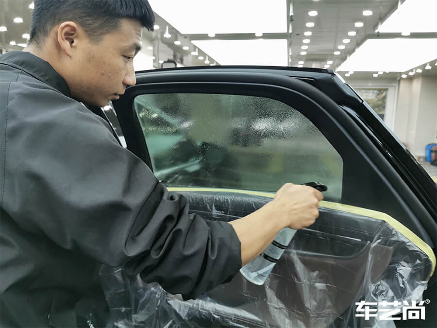 比亚迪汉装贴威固隔热膜，施工流程展示（10）