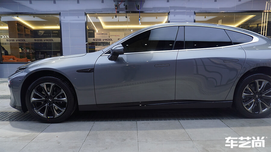 小鹏P7装贴威固隔热膜，施工流程展示（19）