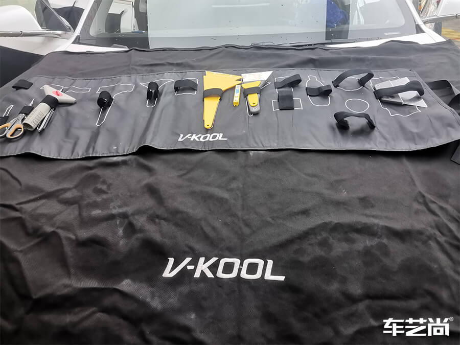 上海车艺尚为特斯拉 Model3施工威固玻璃膜（2）