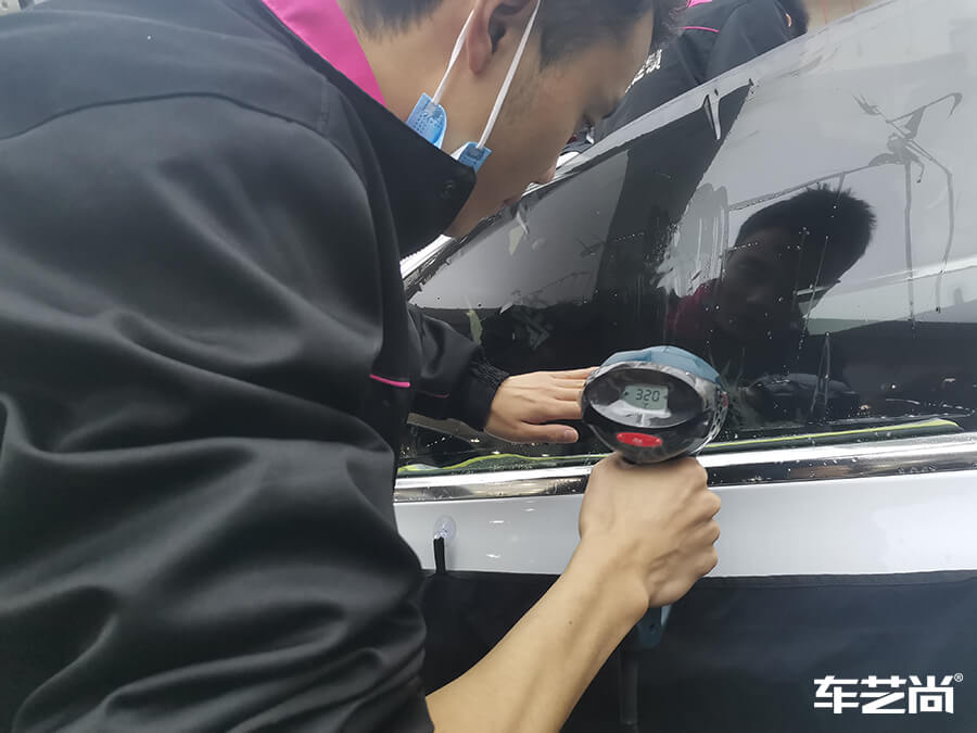 上海车艺尚为特斯拉 Model3施工威固玻璃膜（5）