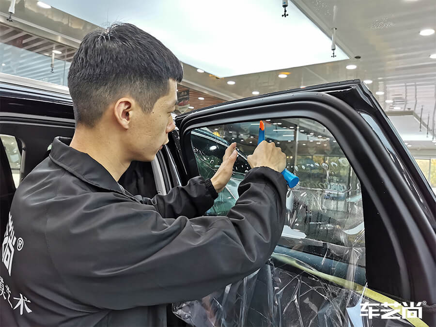 奥迪Q7装贴威固隔热膜，施工流程展示（12）