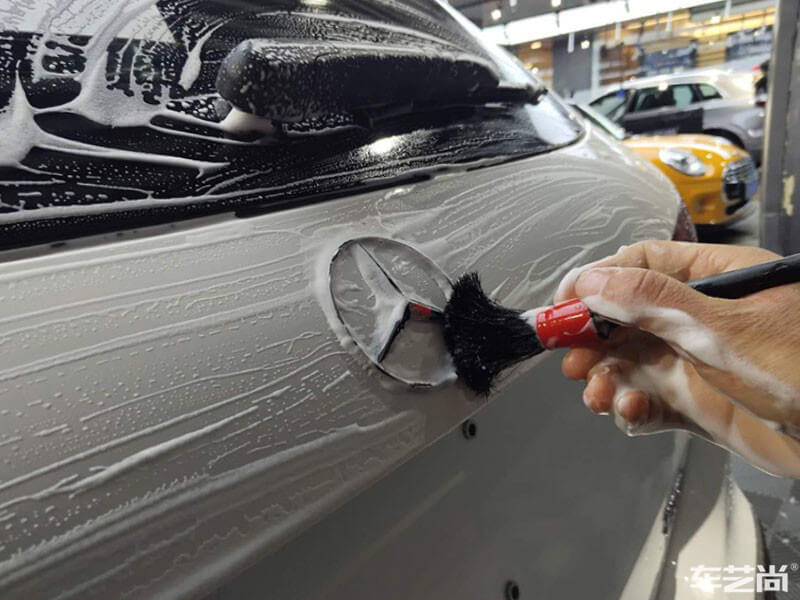 奔驰GLA200施工ROLIPS隐形车衣过程展示（图二）