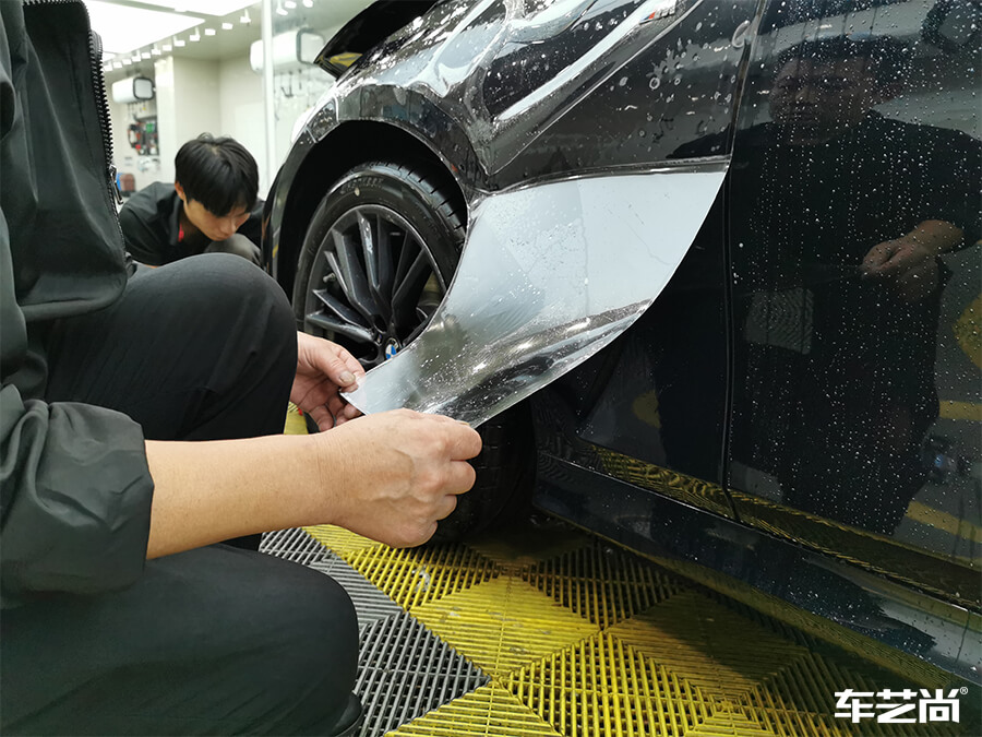 宝马325Li装贴威固隐形车衣，施工流程展示（2）