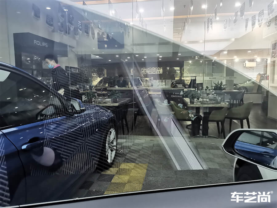 上海车艺尚为特斯拉 Model3施工威固玻璃膜（8）