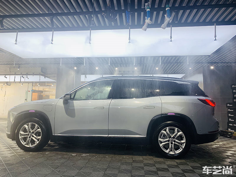 蔚来ES8施工威固隔热膜施工过程展示（图一 无尘喷淋）