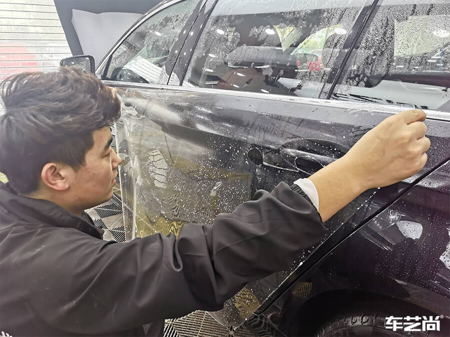 宝马5系装贴威固隐形车衣，施工流程展示（4）