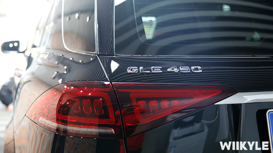 奔驰GLE450装贴WIIKYLE隐形车衣流程展示（13）