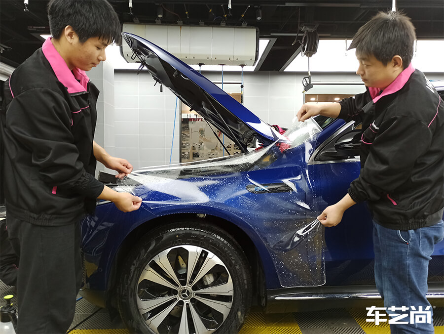 奔驰选择艺卡贴膜施工罗利普斯漆面保护膜（6）