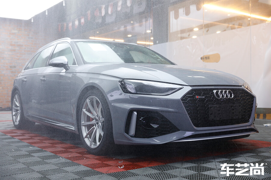 采用双涡轮增压，奥迪RS4享受当下时光（2）