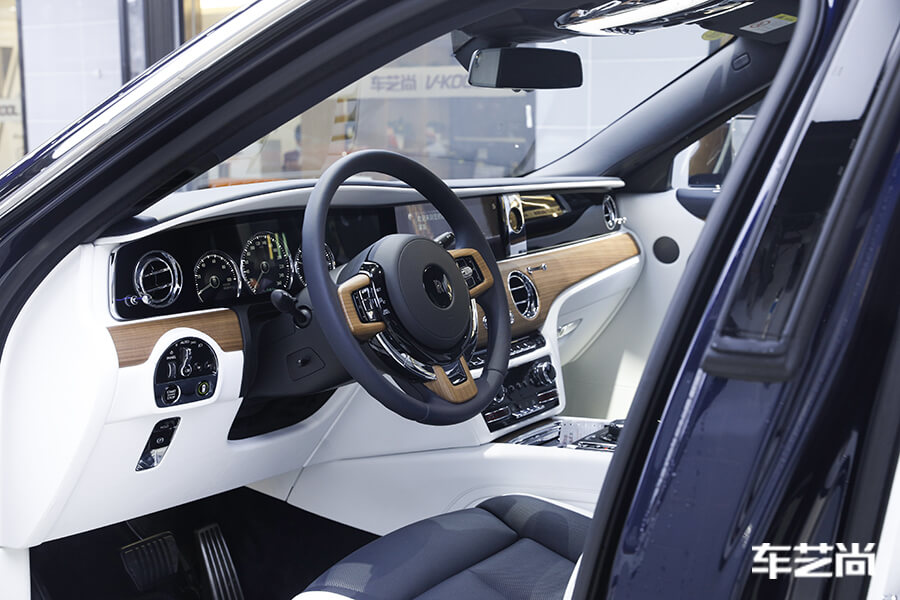 劳斯莱斯古斯特独具匠心的奢华，施工隔热膜流程（7）