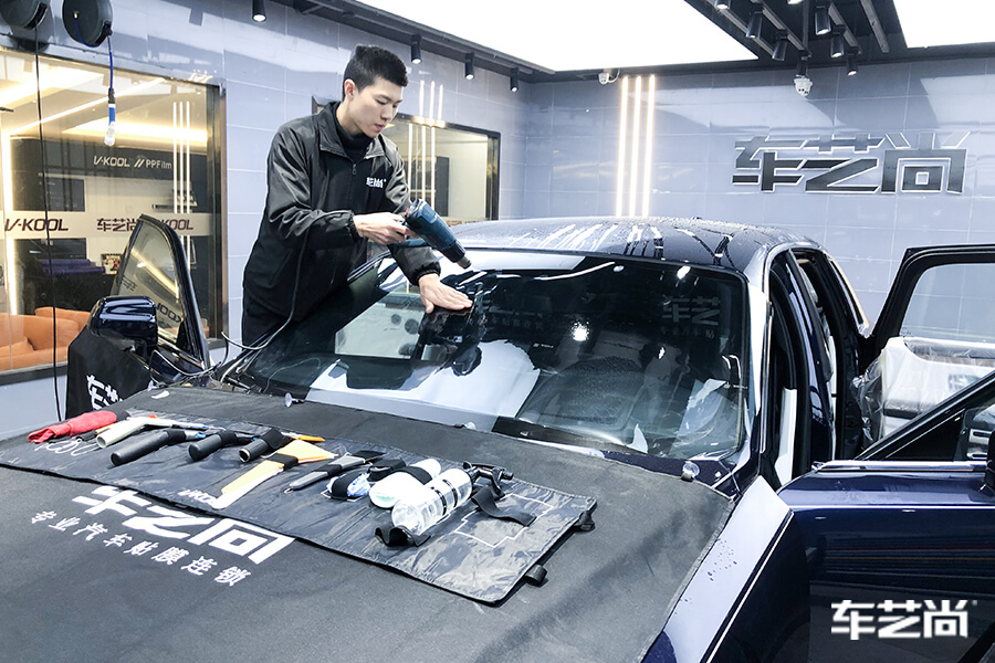 劳斯莱斯古斯特独具匠心的奢华，施工隔热膜流程（5）