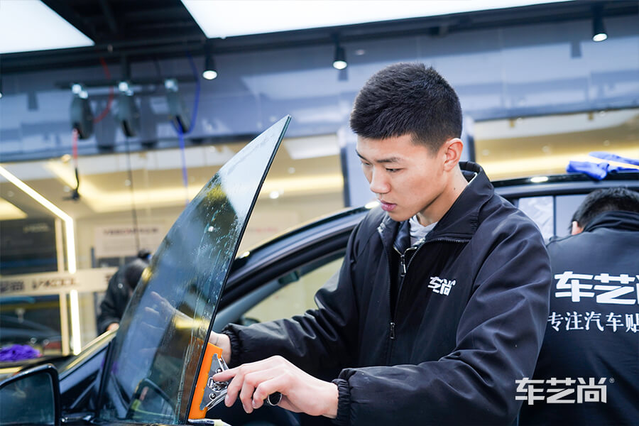 百公里加速几秒的特斯拉MODEL Y，装贴威固隔热膜（9）