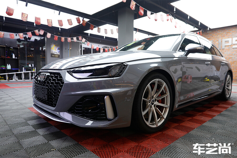 采用双涡轮增压，奥迪RS4享受当下时光（15）