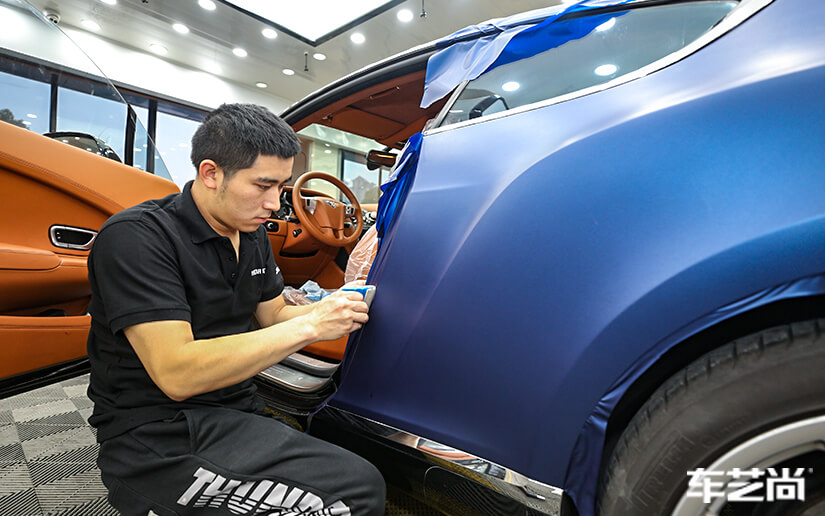 宾利欧陆施工改色膜流程展示（7）