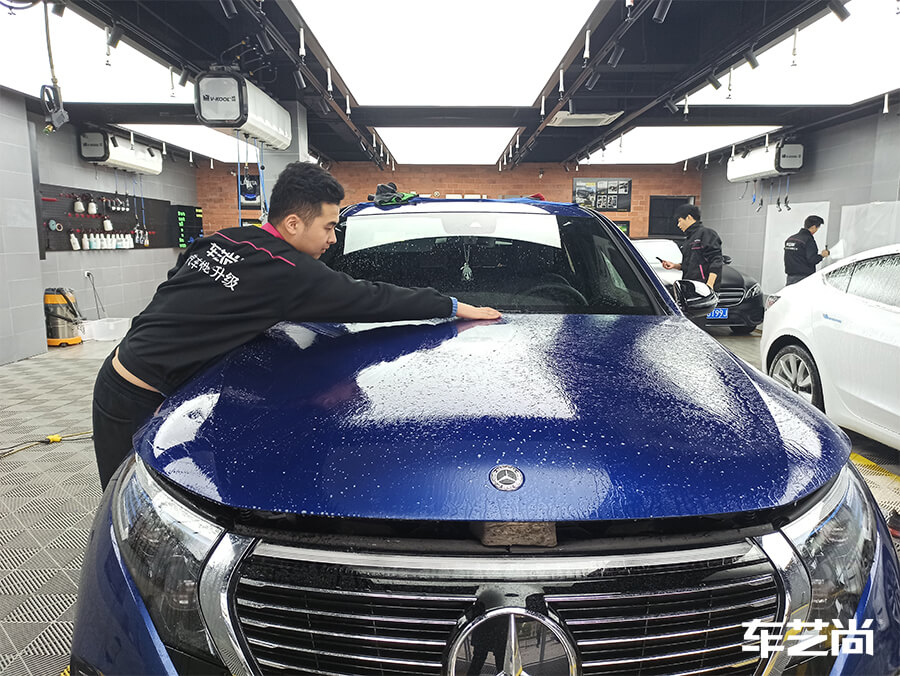 奔驰选择艺卡贴膜施工罗利普斯漆面保护膜（3）