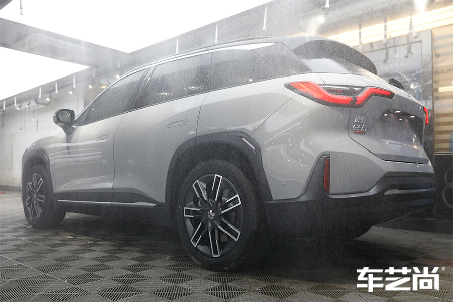国产纯电动新星蔚来ES6，体验不一样的加速尖叫声（2）