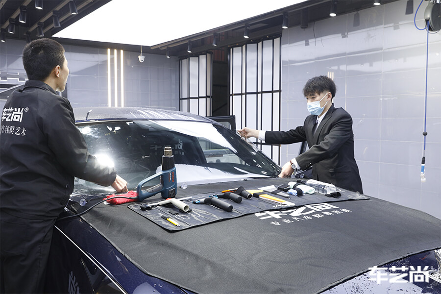 劳斯莱斯古斯特独具匠心的奢华，施工隔热膜流程（2）