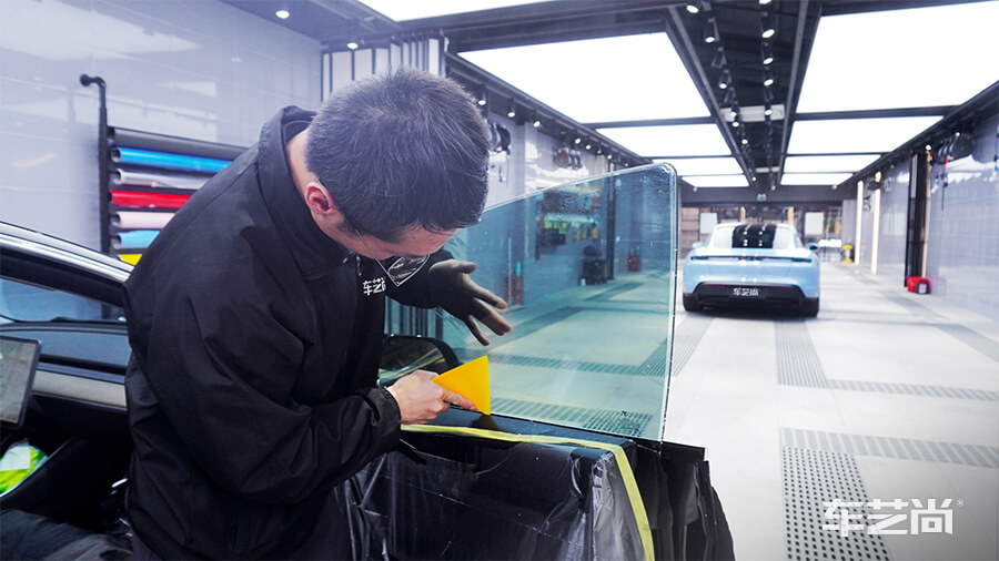 特斯拉Model 3选择车艺尚施工威固隔热膜施工案例（6）