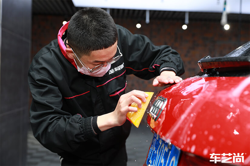 奥迪Q3选择同时装贴玻璃膜和隐形车衣，体现极致保护措施（8）