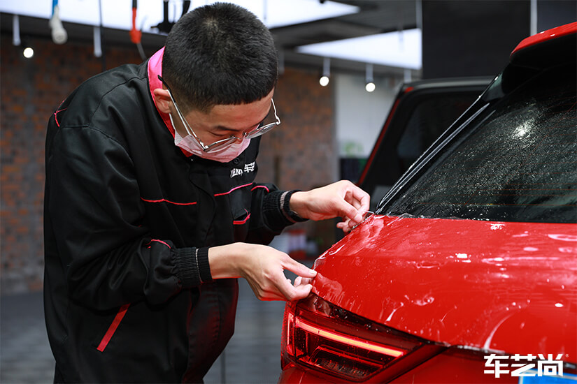 奥迪Q3选择同时装贴玻璃膜和隐形车衣，体现极致保护措施（5）