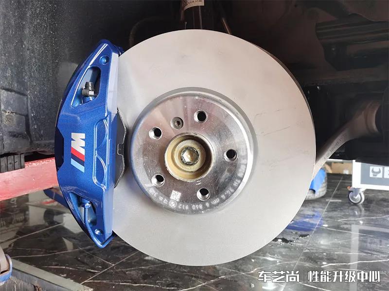 宝马X3升级原厂刹车卡钳11