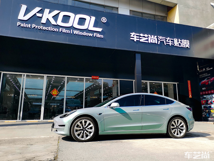 特斯拉施工冰棱绿改色膜好看吗？（施工效果 图十）