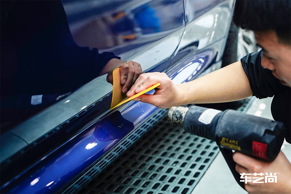 宝马X3装贴威固隐形车衣施工流程展示（10）
